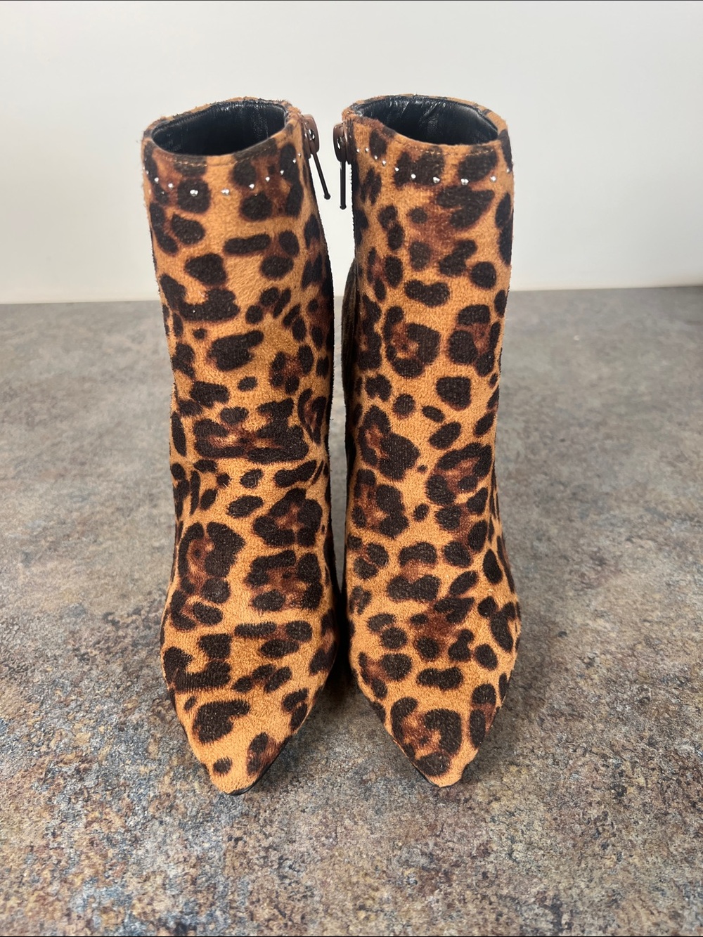 Charles by Charles David Leopard Print Pointed-Toe Ankle Booties Size 5.5